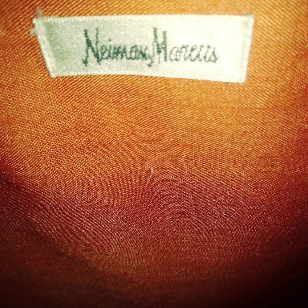 NEIMAN MARCUS ๐ BIG TOTE BAG๐ FABULOUS VINTAGE GIFT GIVING. ๐ - Picture 8 of 8